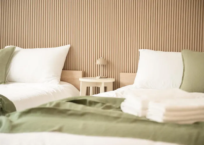 Villa The Nook - Private Retreat Near Station *