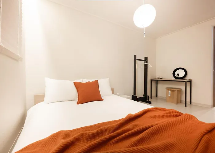 The Nook - Private Retreat Near Station Villa