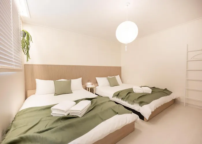 Villa The Nook - Private Retreat Near Station