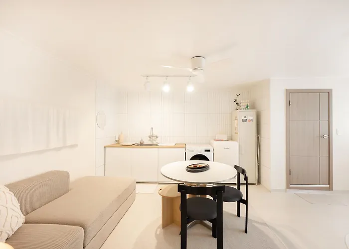The Nook - Private Retreat Near Station Villa *