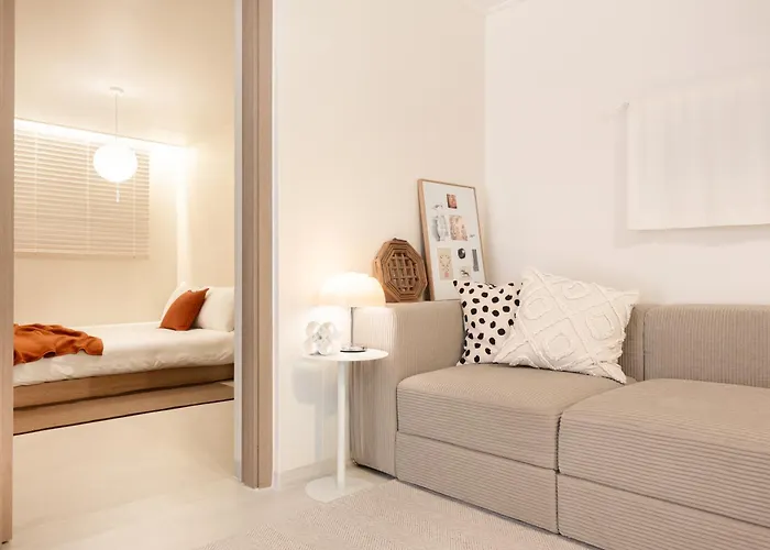 Villa The Nook - Private Retreat Near Station