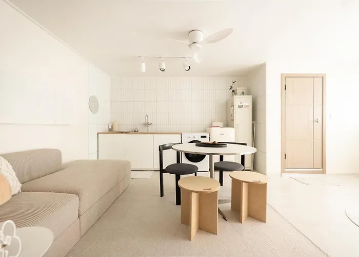 The Nook - Private Retreat Near Station *