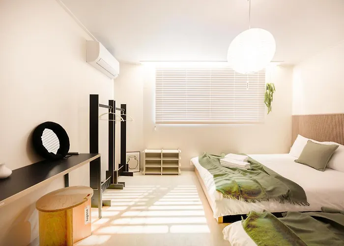 Villa The Nook - Private Retreat Near Station *
