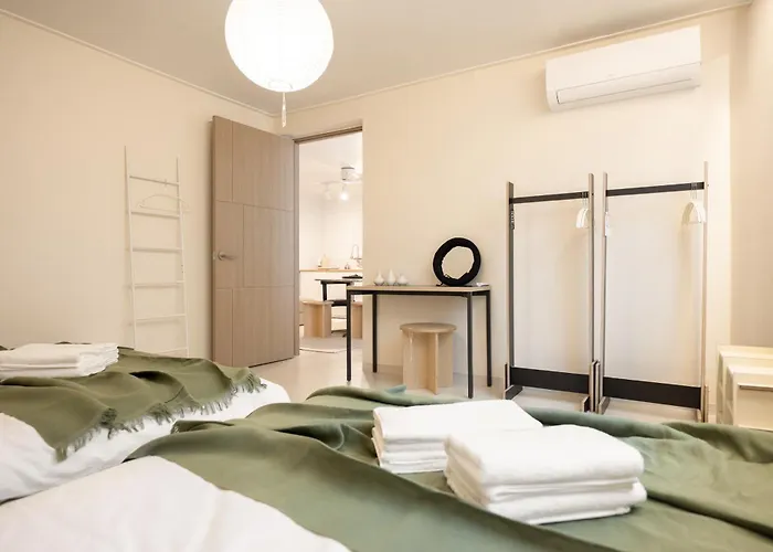 Villa The Nook - Private Retreat Near Station