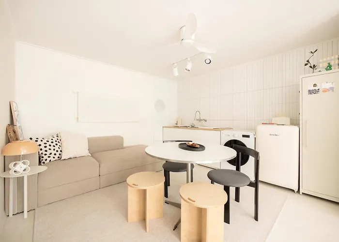 The Nook - Private Retreat Near Station Villa *