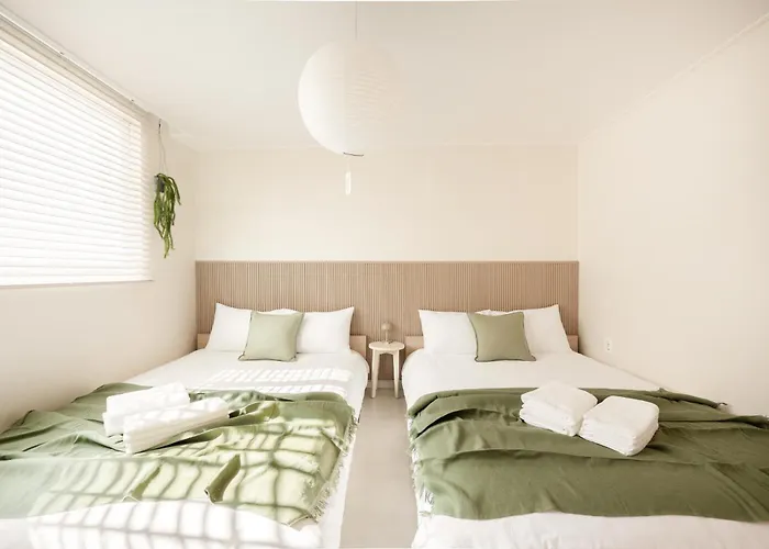 The Nook - Private Retreat Near Station Villa