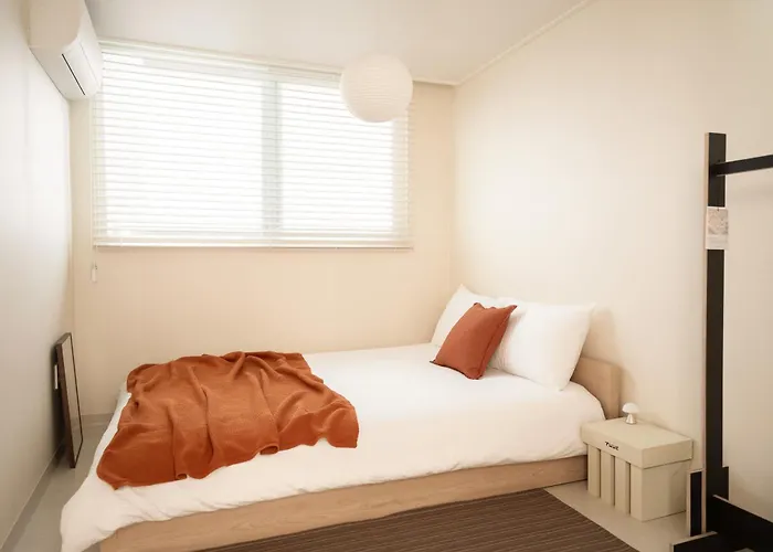 The Nook - Private Retreat Near Station Villa