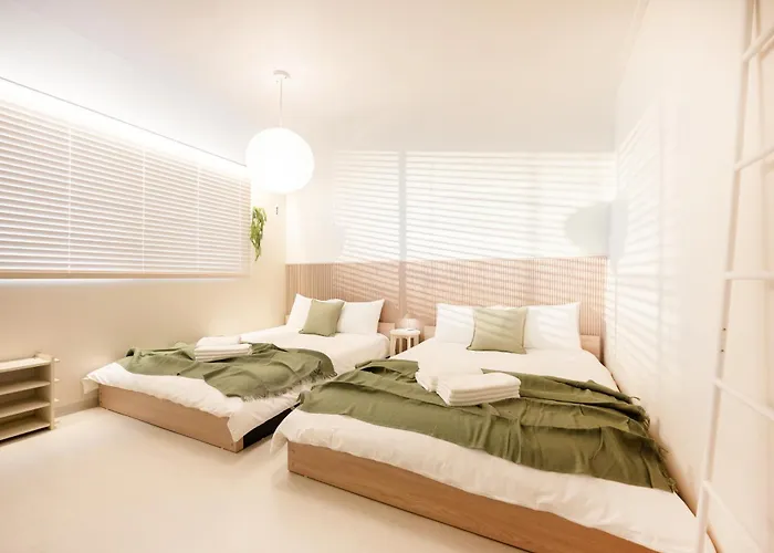 Villa The Nook - Private Retreat Near Station