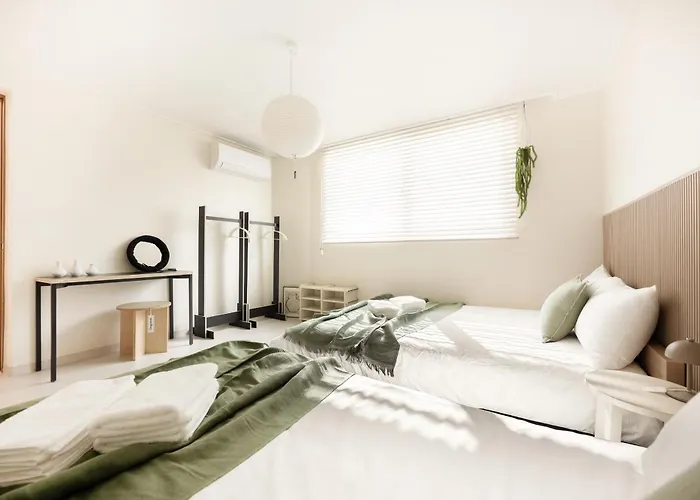 The Nook - Private Retreat Near Station Villa
