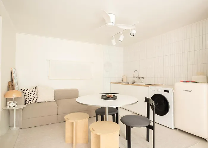 Villa The Nook - Private Retreat Near Station