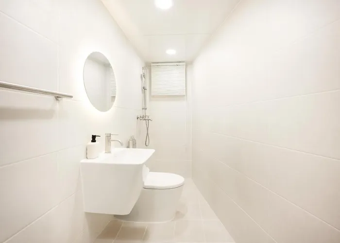 The Nook - Private Retreat Near Station Villa *