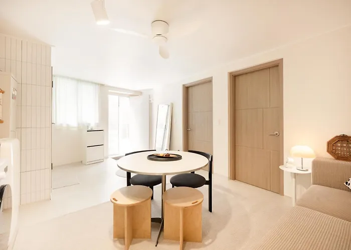 The Nook - Private Retreat Near Station